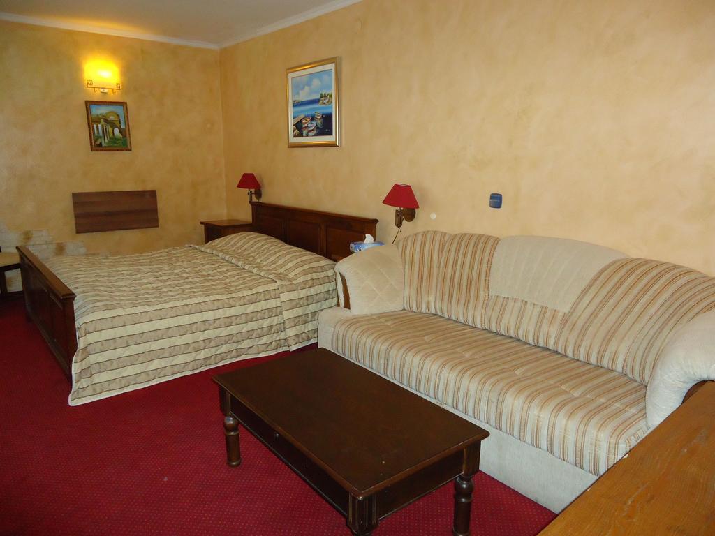Hotel Koral ميدولين الغرفة الصورة