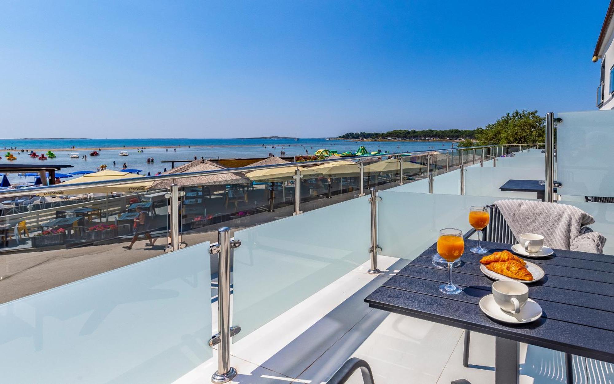 Hotel Koral ميدولين المظهر الخارجي الصورة